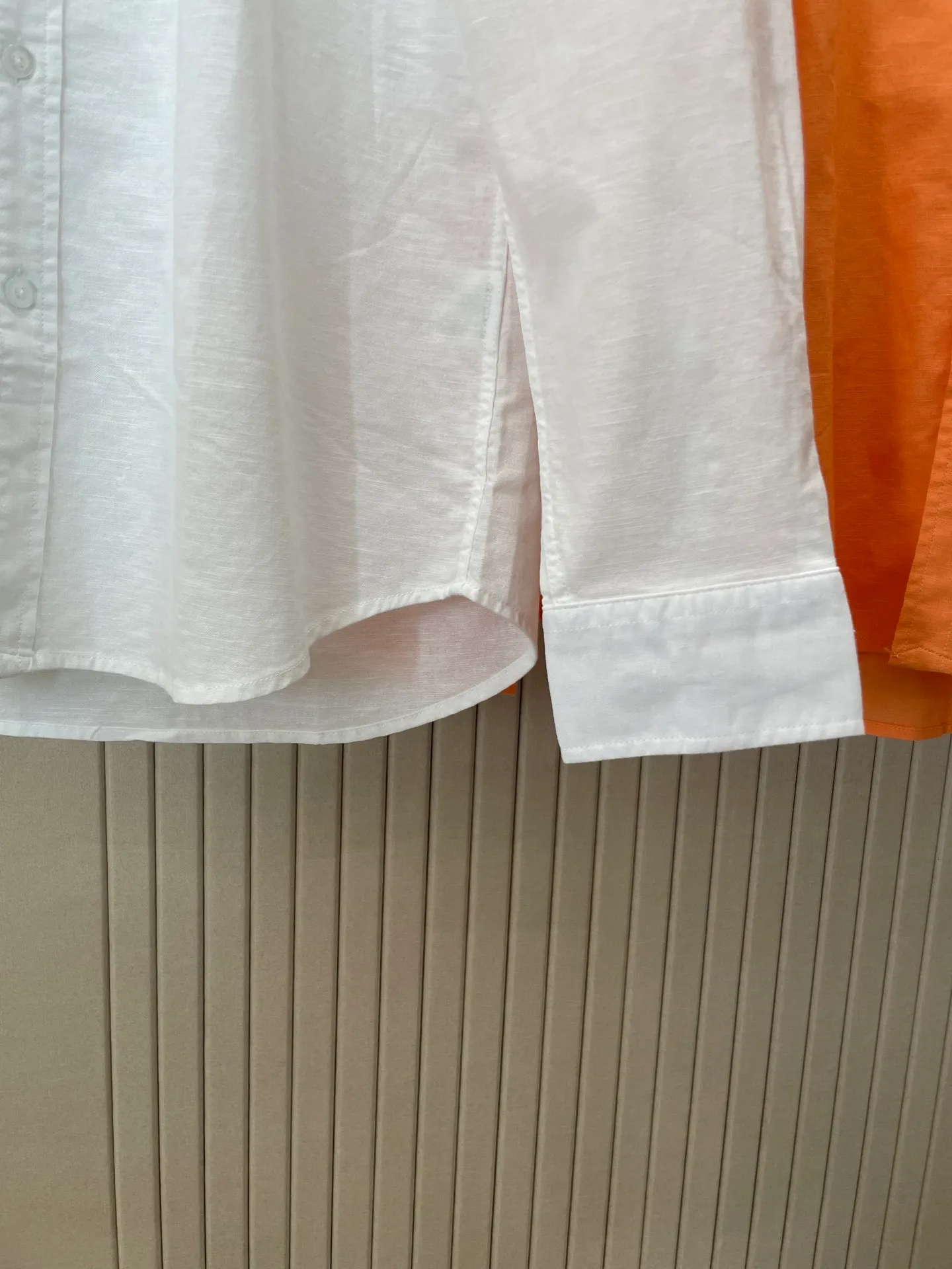 P220 🌸🌸🌸 POLO Ralph Lauren [High Quality] Classic shirt! The classic casual shirt made of pure cotton and linen has a unique design. It has a simple, clean and classic silhouette. It is a versatile style that can be switched at will. The fabric feels soft and delicate, highly breathable, and is close to the skin and comfortable to wear. It can be worn alone as an inner layer. Its versatile performance is beyond your imagination! The upper body of the ready-to-wear is simple and classic yet elegant! Size:M-XXL